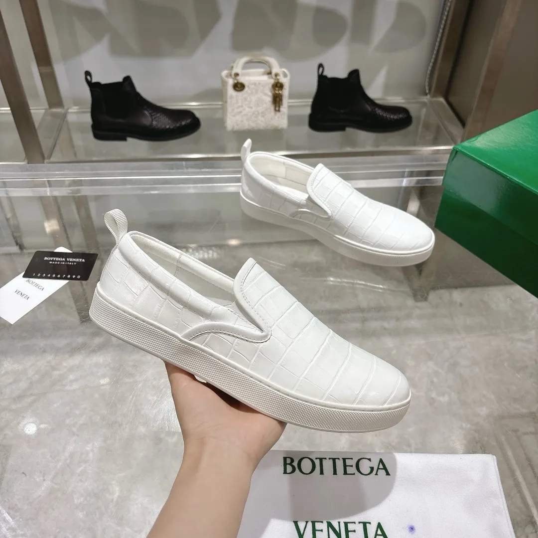 [BV] Top P: 720💰 Couple style, Size: Female 35-39, Male 39--44 (Female 40. Male 38. 45, non-refundable) Bottega Veneta 2025 new model, the highest version in the counter, Bottega Veneta counter synchronization style! Round toe braided slip-on shoes! Imported cowhide leather surface, original molded outsole! 1:1 replica! !